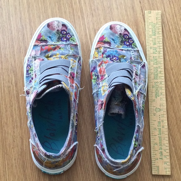 Cute Malibu Blow Fish Leisure Tennis Shoes in Floral Pattern - Picture 1 of 5